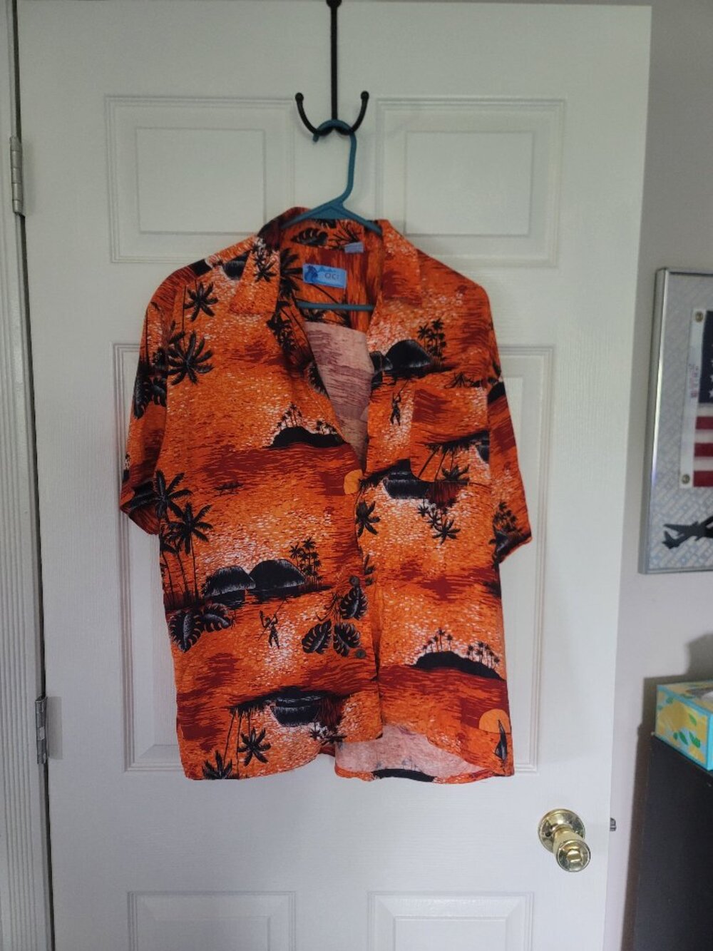 Mens orange Hawaiian full button down shirt with chest pocket - size S